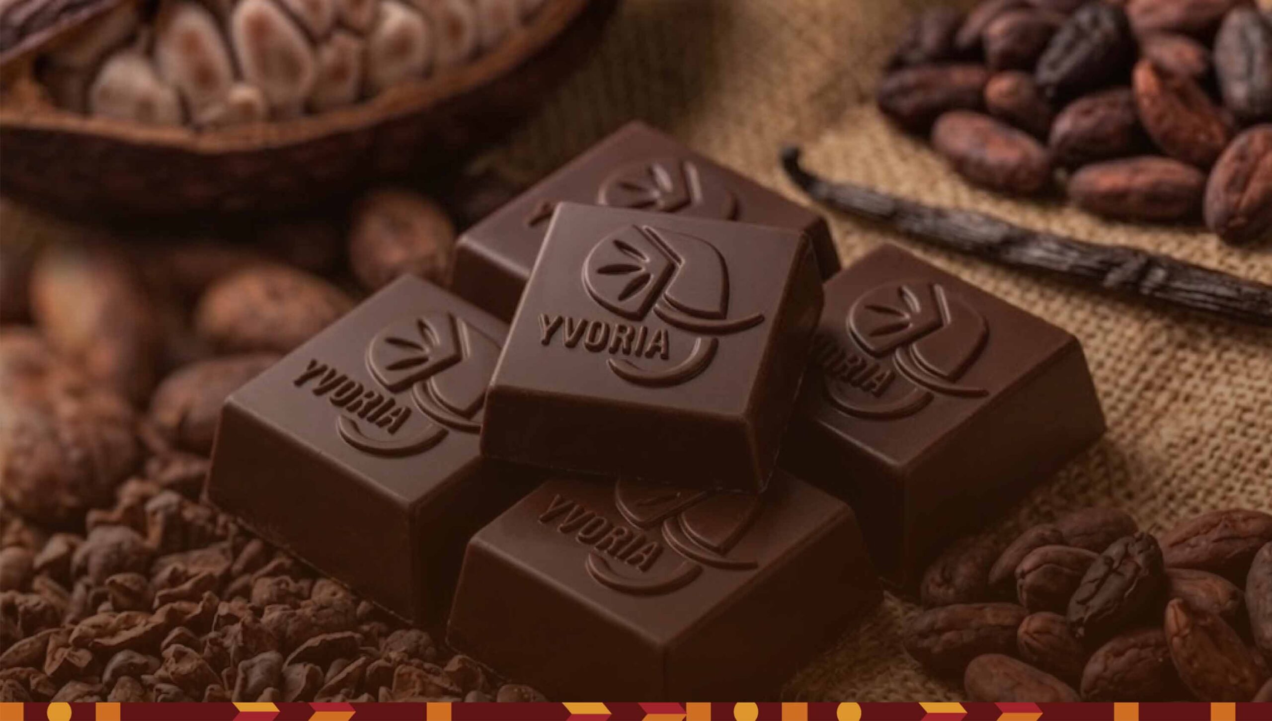 Carré de chocolat Yvoria entourer de fèves